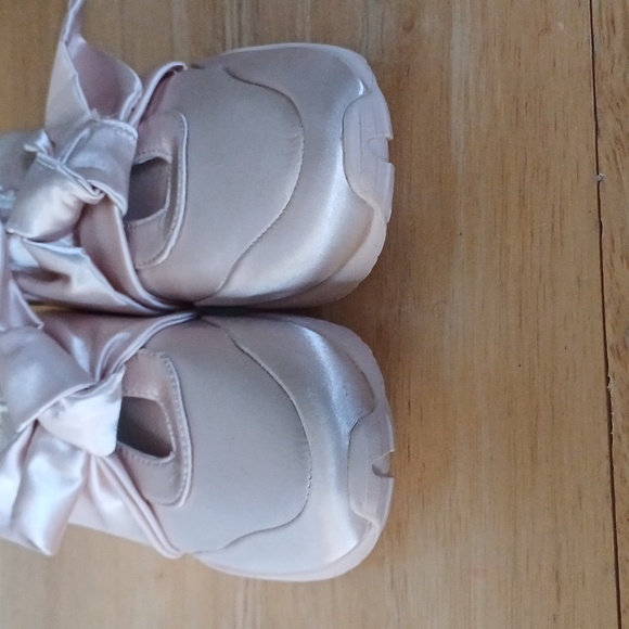 4 EVER pink bow tie runners - Picture 7 of 8